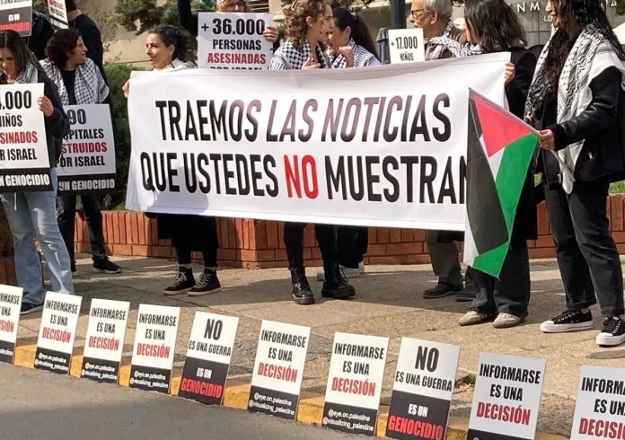 TVN y Canal 13 - protesta