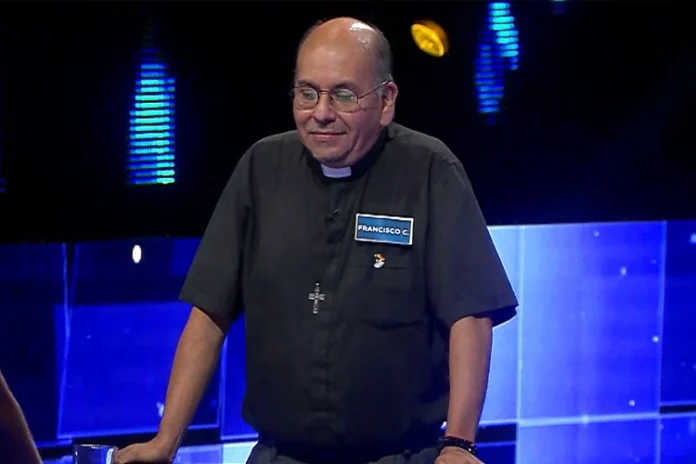 the floor chile sacerdote tvn