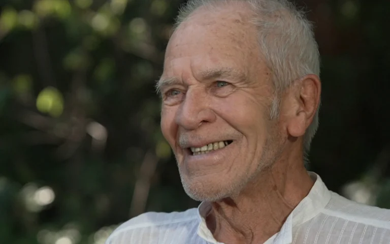 «El escenario es para vivir, no para morir»: La potente lección de vida del inolvidable actor de «La Fiera» y «Romané» a sus 84 años