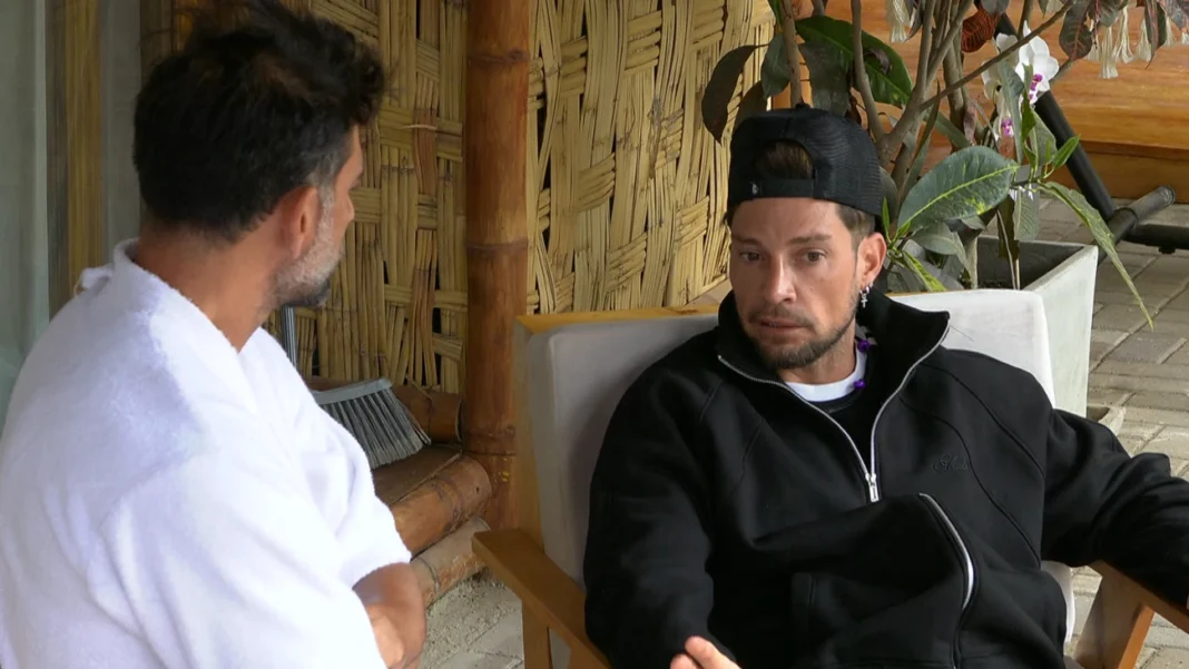 Nicolás Solabarrieta protagoniza feroz pelea con Mariano en Volverías con tu ex 2 Nicolás Solabarrieta durante su pelea con Mariano en Volverías con tu ex 2