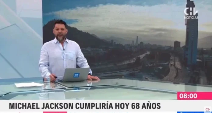 Rafael Cavada en la conducción de un noticiario de Chilevisión